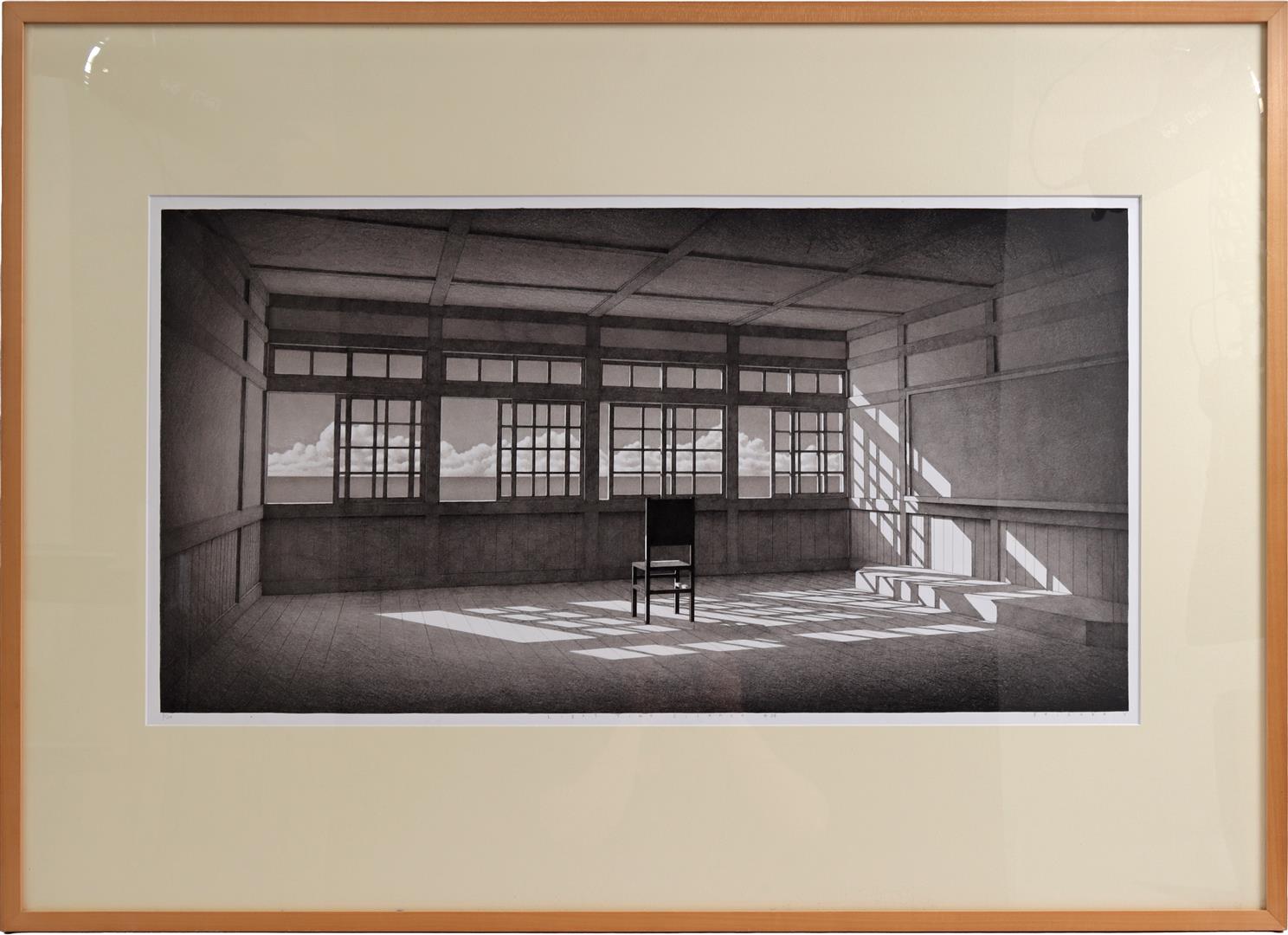 Zwart-wit litho van Keisuke Yamamoto van een eenzame stoel in een verder lege kamer met dramatische lichtval. In de achtergrond een grote raampartij met daarachter wolken.